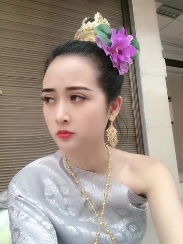 这个不是娇羞的阿妹吧?是甜甜的阿妹,哈哈哈哈#西双版纳