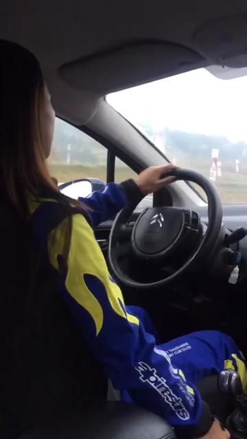 汽车特技yoyo - 有一种车平时看起来没什么特别的,但是当他秀起来,就