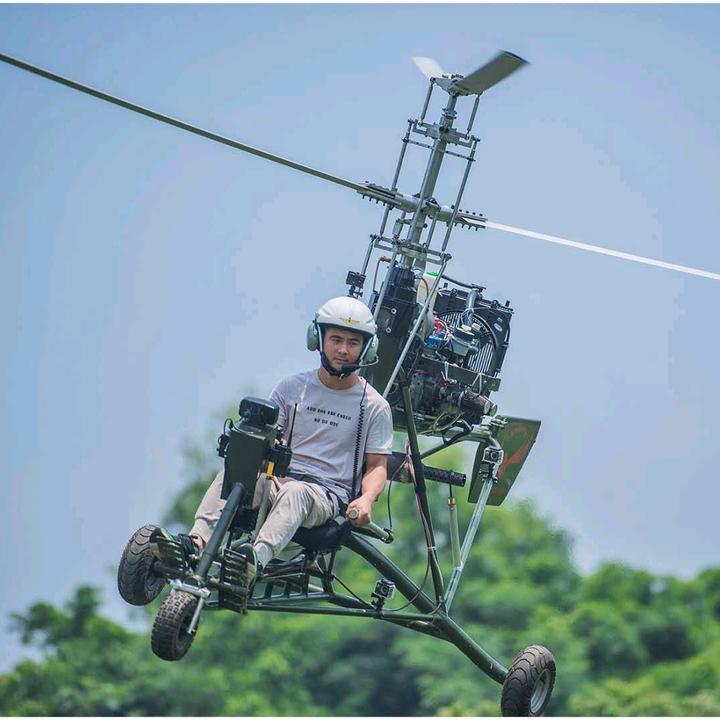 小屈共轴直升机