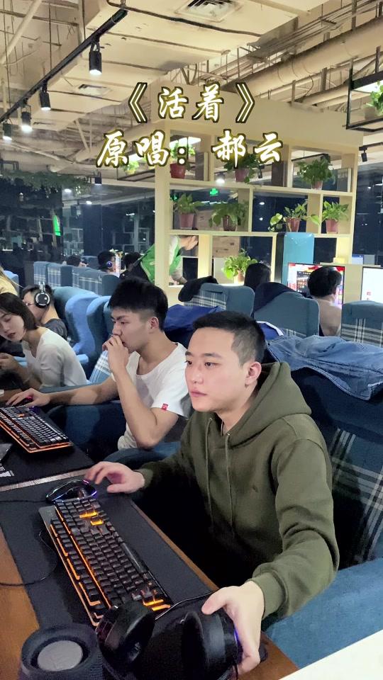 小熊浩浩(新歌《阿秋》已上线) - 不卑不亢不慌不忙,也许是生活本来的