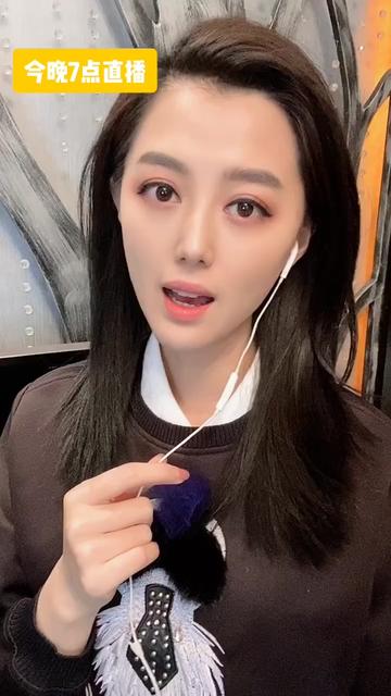 主持人伟佳 - 三十年河东 三十年河西,莫欺少年穷.